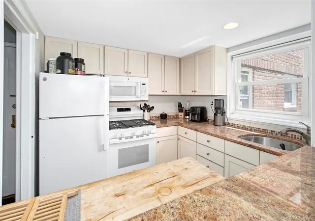 Homes for sale in Greenburgh, NY | 320 S Broadway #M12, Greenburgh, NY 10591 | MLS# 1007246