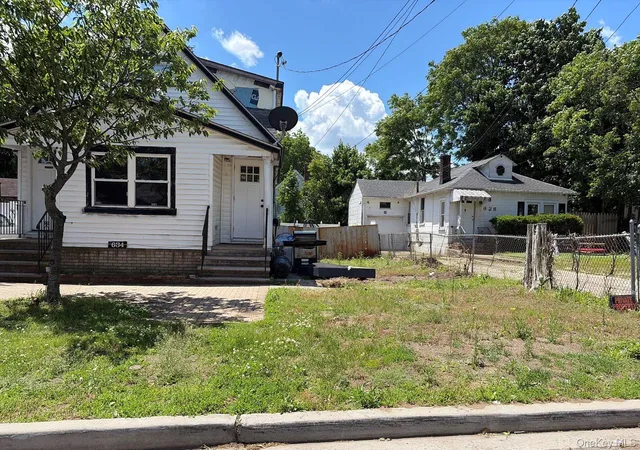 3rd image of 634 Hillside Ct, Hempstead, NY 11553 | MLS# 1007254