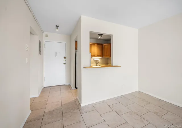 3rd image of 115 Dehaven Dr, Yonkers, NY 10703