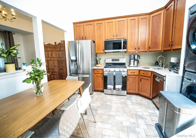 Photo 4 of Sale Pending at 1539 Longfellow Ave #3, Bronx, NY 10460 | MLS# 1007282 | Listing updated on 2026-08-13