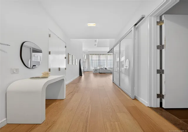 5th image of 27-28 Thomson Ave, New York City, NY 11101