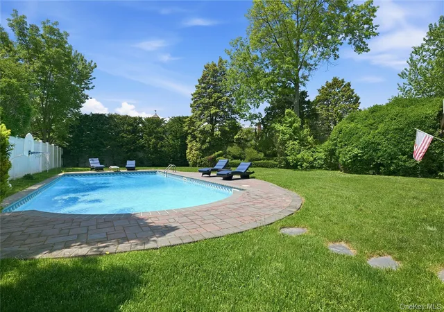 3rd image of 2998 Joyce Ln, Hempstead, NY 11566 | MLS# 1007327