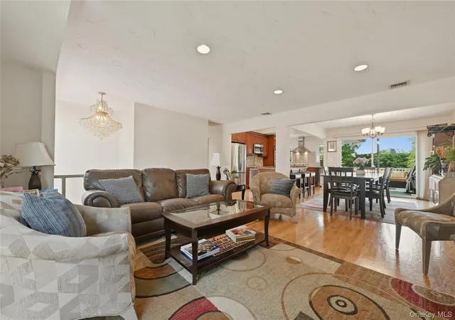 5th image of 2998 Joyce Ln, Hempstead, NY 11566 | MLS# 1007327