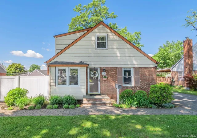 1st image of 23 Phillips Rd, Glen Cove, NY 11542 | MLS# 1007342