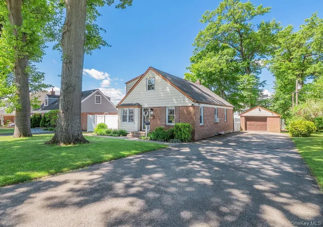 3rd image of 23 Phillips Rd, Glen Cove, NY 11542 | MLS# 1007342