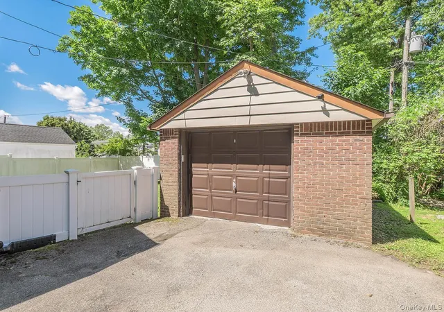 36th image of 23 Phillips Rd, Glen Cove, NY 11542 | MLS# 1007342