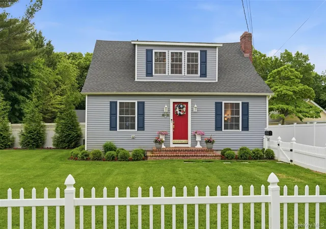 4th image of 238 Woodlawn Ave, Saint James, NY 11780 | MLS# 1007352