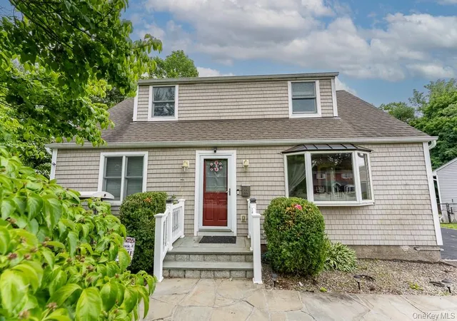 Homes for sale in Ossining, NY | 22 Oakbrook Rd, Ossining, NY 10562 | MLS# 1007357