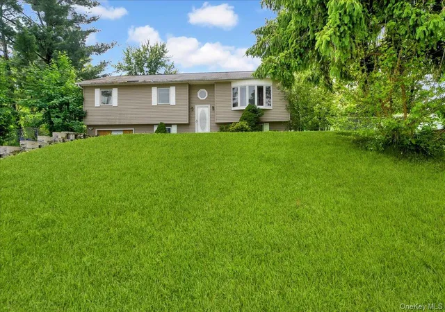2nd image of 5 Rowell Ln, Wappingers Falls, NY 12590 | MLS# 1007359