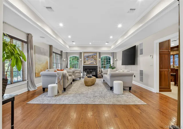 4th image of 125 Mimosa Dr, North Hempstead, NY 11576 | MLS# 1007376