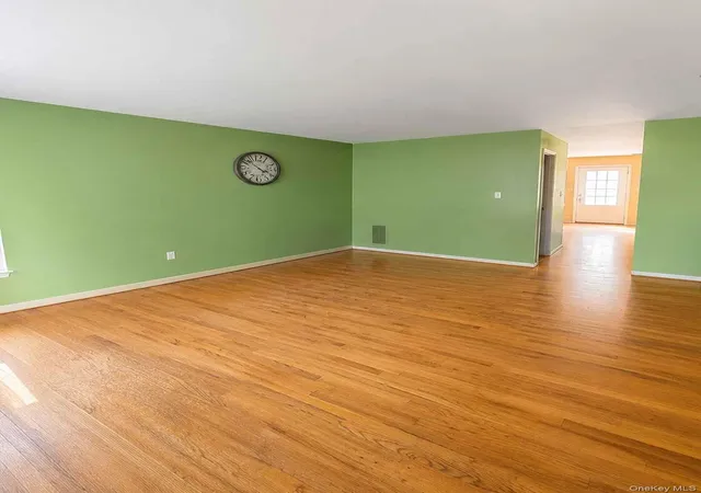 Photo 3 of Single family home for sale at 309 Beach 102nd St, Rockaway Park, NY 11694 | MLS# 1007389 | Listing updated on 2026-09-02