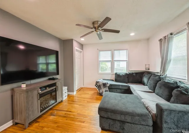 4th image of 127 Hallock Landing Rd, Rocky Point, NY 11778 | MLS# 1007391