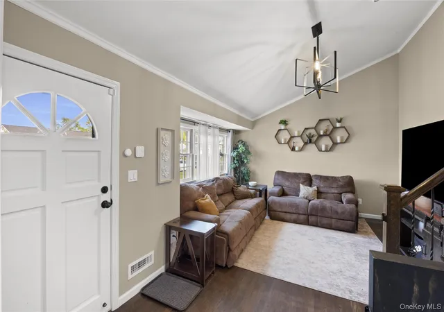4th image of 300 W 24Th St, Deer Park, NY 11729 | MLS# 1007397