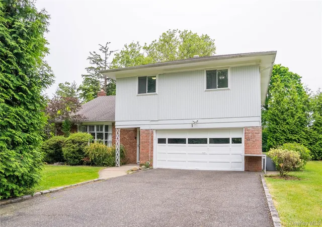 Homes for sale in North Hempstead, NY | 1 Horizon Rd, North Hempstead, NY 11020 | MLS# 1007413