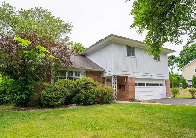 Homes for sale in North Hempstead, NY | 1 Horizon Rd, North Hempstead, NY 11020 | MLS# 1007413