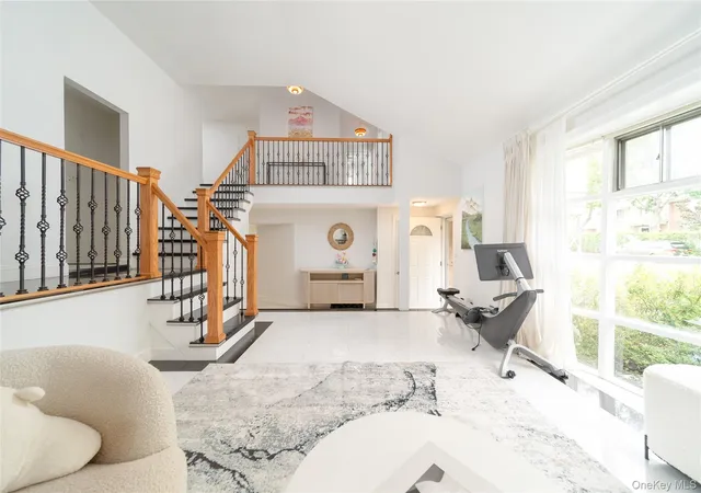 Homes for sale in North Hempstead, NY | 1 Horizon Rd, North Hempstead, NY 11020 | MLS# 1007413
