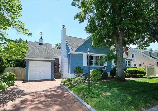 2nd image of 15 Hemlock St, Hempstead, NY 11566 | MLS# 1007438