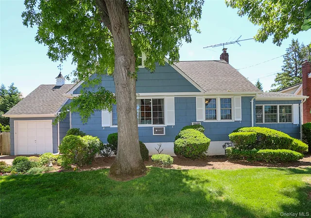 3rd image of 15 Hemlock St, Hempstead, NY 11566 | MLS# 1007438