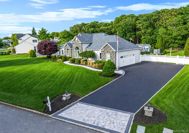 2nd image of 41 Paige Ln, Moriches, NY 11955 | MLS# 1007441