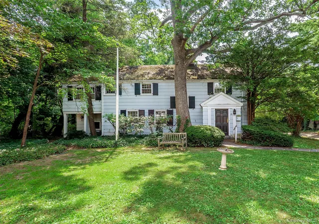 Photo 1 of Sale Pending at 10 Amherst Rd, Great Neck, NY 11021 | MLS# 1007453 | Listing updated on 2026-07-27