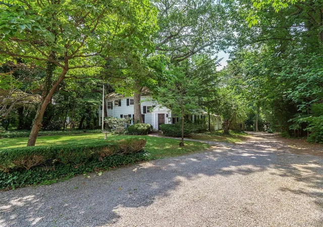 Photo 2 of Sale Pending at 10 Amherst Rd, Great Neck, NY 11021 | MLS# 1007453 | Listing updated on 2026-07-27