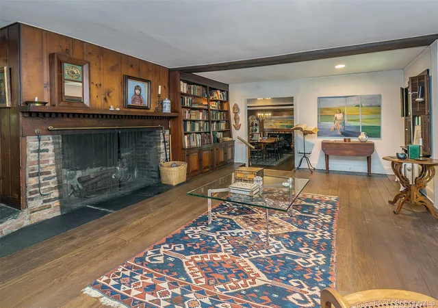 Photo 3 of Sale Pending at 10 Amherst Rd, Great Neck, NY 11021 | MLS# 1007453 | Listing updated on 2026-07-27