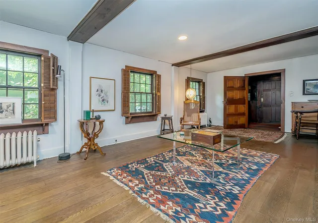 Photo 3 of Sale Pending at 10 Amherst Rd, Great Neck, NY 11021 | MLS# 1007453 | Listing updated on 2026-07-27