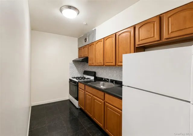 2nd image of 104-31 39Th Ave, New York, NY 11368