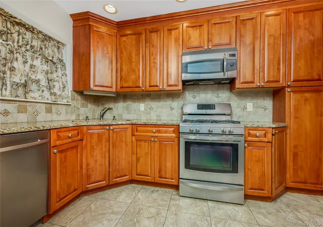 3rd image of 7326 171St St, Fresh Meadows, NY 11366 | MLS# 1007471