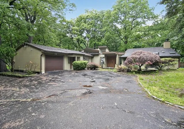 Photo 2 of Single family home for sale at 200 Judson Ave, Greenburgh, NY 10522 | MLS# 1007480 | Listing updated on 2026-09-30