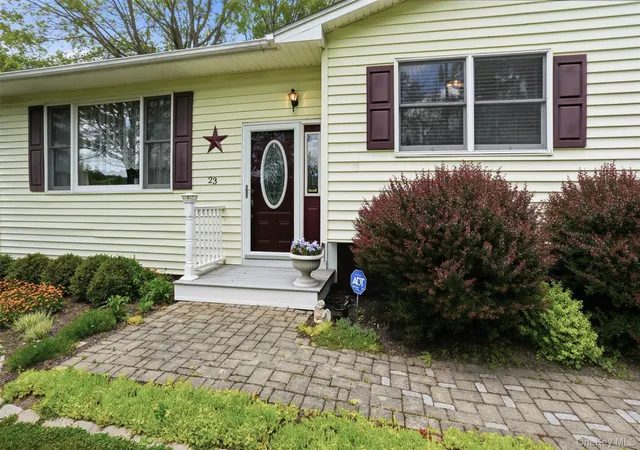 Homes for sale in Warwick, NY | 23 Old Cross Rd, Warwick, NY 10990 | MLS# 1007503