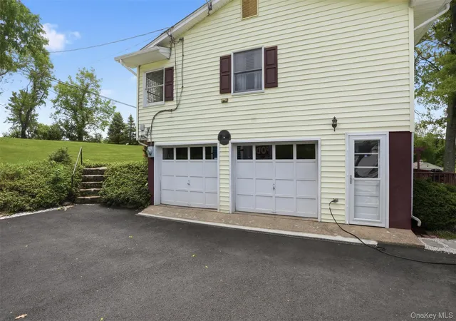 Homes for sale in Warwick, NY | 23 Old Cross Rd, Warwick, NY 10990 | MLS# 1007503