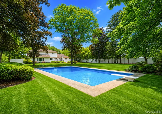 50th image of 35 High Pasture Cir, Dix Hills, NY 11746 | MLS# 1007506
