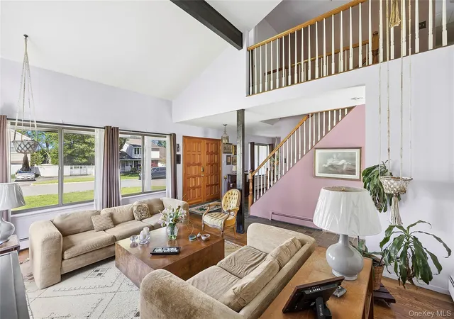 Photo 4 of Sale Pending at 7 Stirrup Ln, Glen Cove, NY 11542 | MLS# 1007514 | Listing updated on 2026-08-17