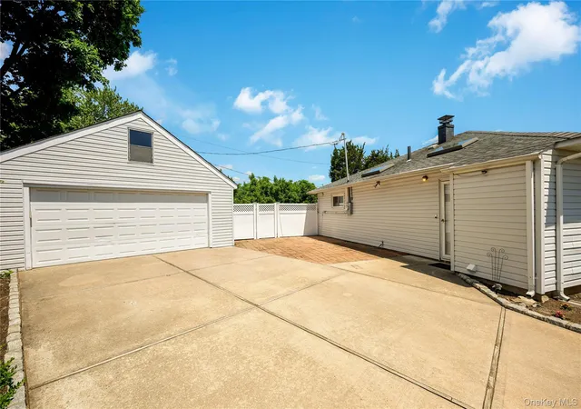 4th image of 2316 Poe Ct, Hempstead, NY 11783 | MLS# 1007528