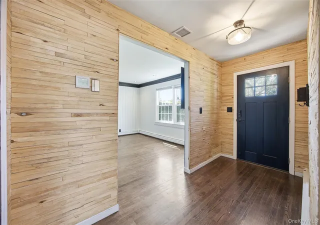 2nd image of 25 Parkdale Dr, Babylon, NY 11703 | MLS# 1007538
