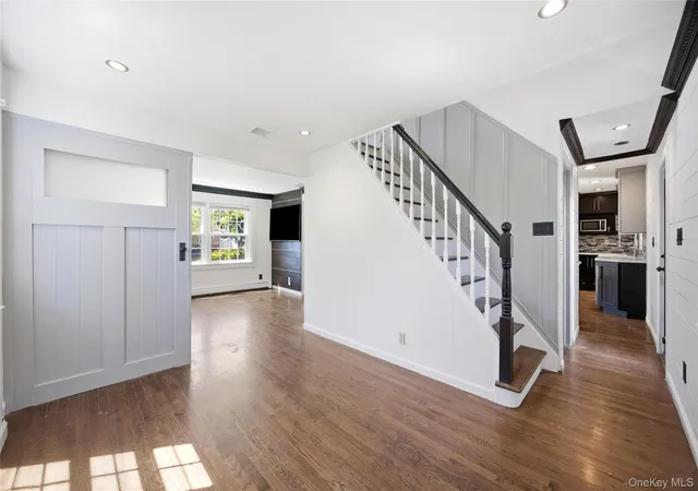 3rd image of 25 Parkdale Dr, Babylon, NY 11703 | MLS# 1007538