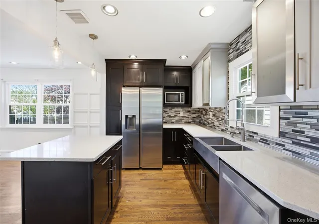 5th image of 25 Parkdale Dr, Babylon, NY 11703 | MLS# 1007538