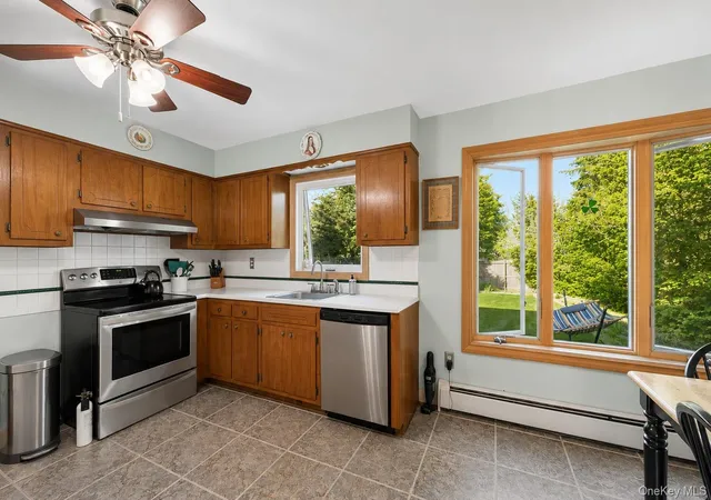 3rd image of 11 Lincoln Ct, Copiague, NY 11726 | MLS# 1007548
