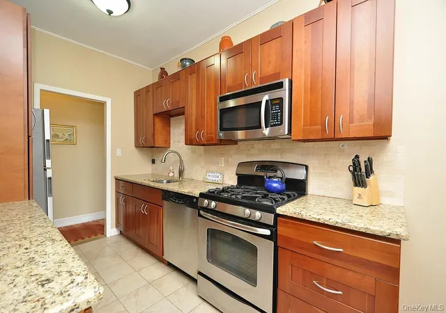 Homes for sale in Eastchester, NY | 143 Garth Rd #5J, Eastchester, NY 10583 | MLS# 1007579