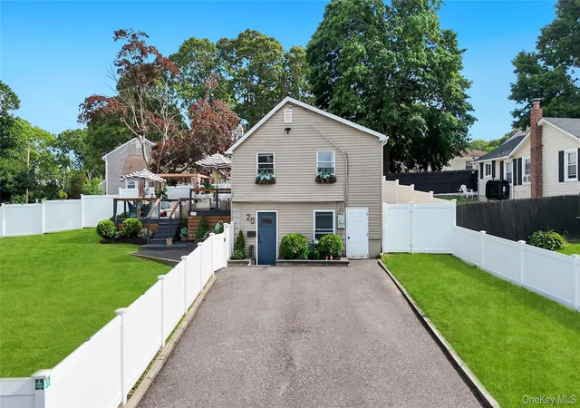 28th image of 20 Adirondack Dr, Selden, NY 11784 | MLS# 1007634