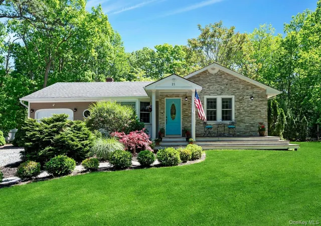 Photo 1 of Single family home for sale at 21 Jones Rd, Southampton, NY 11946 | MLS# 1007635 | Listing updated on 2026-09-20