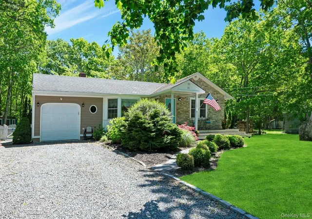 Photo 2 of Single family home for sale at 21 Jones Rd, Southampton, NY 11946 | MLS# 1007635 | Listing updated on 2026-09-18