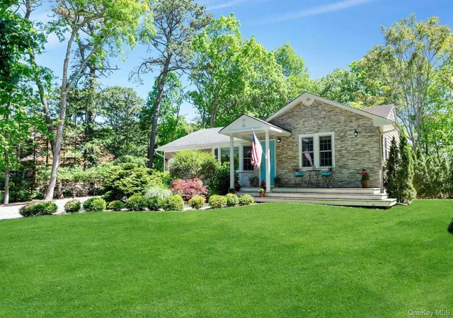 Photo 3 of Single family home for sale at 21 Jones Rd, Southampton, NY 11946 | MLS# 1007635 | Listing updated on 2026-09-18