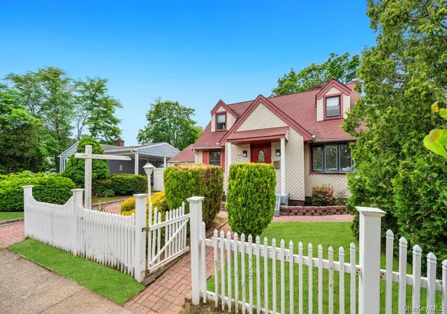 3rd image of 110 Penataquit Ave, Bay Shore, NY 11706 | MLS# 1007659
