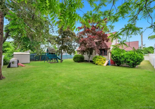 4th image of 110 Penataquit Ave, Bay Shore, NY 11706 | MLS# 1007659