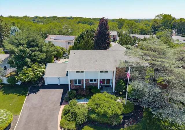 2nd image of 26 Quaker Ln, Oyster Bay, NY 11735 | MLS# 1007674