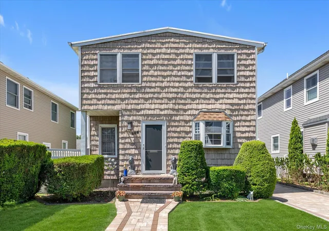 Photo 2 of Sale Pending at 206 Arlington St, North Hempstead, NY 11501 | MLS# 1007679 | Listing updated on 2026-07-27