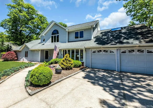 2nd image of 23 Campus Ln, Ronkonkoma, NY 11779 | MLS# 1007694