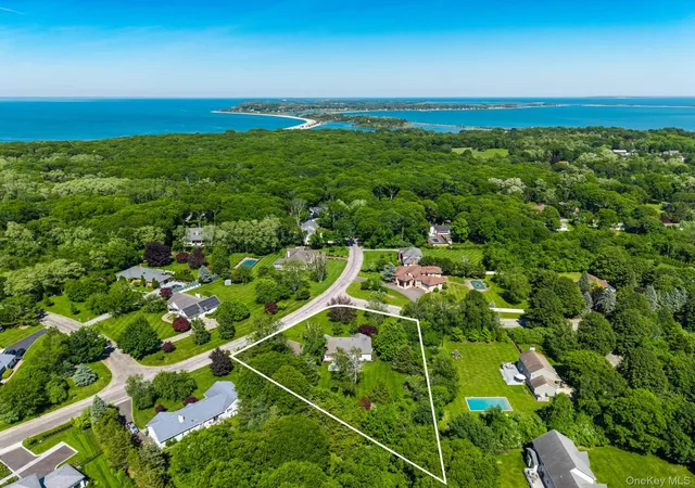 Homes for sale in Southold, NY | 575 Willow Dr, Southold, NY 11939 | MLS# 1007703